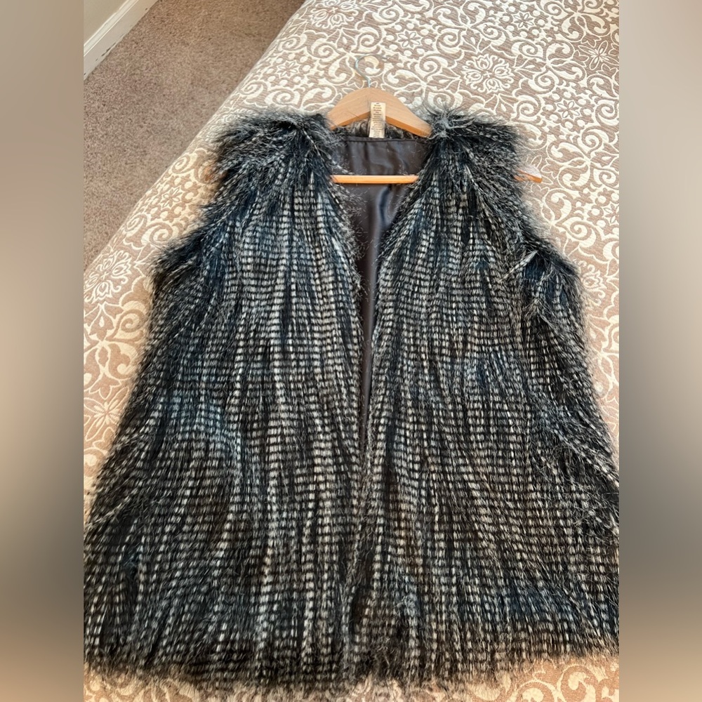 Belle Bird black/white Faux Fur Vest